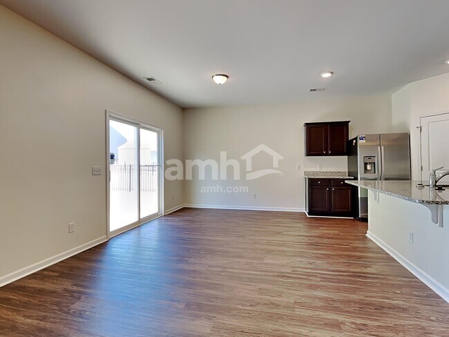 Photo - 123 Orion Way