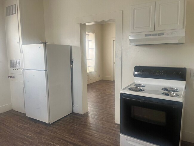 601/603 W. 1st St.