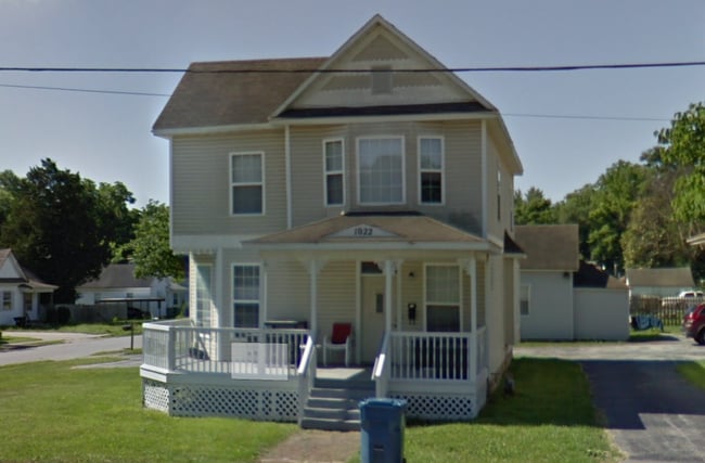 Building Photo - 1022 E Division St Rental