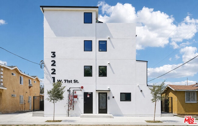 Building Photo - 3221 W 71st St