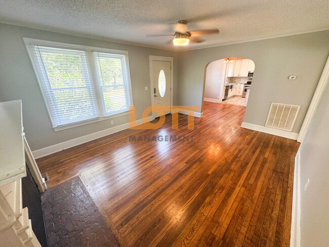 Photo - 106 E C Ave