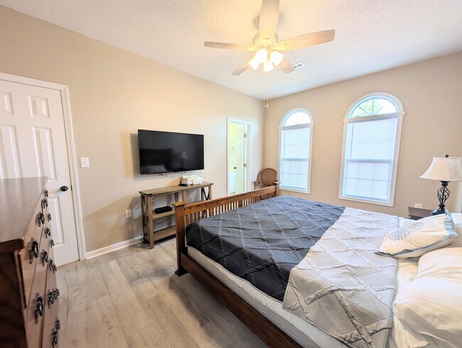 Photo - 9772 Leyland Dr