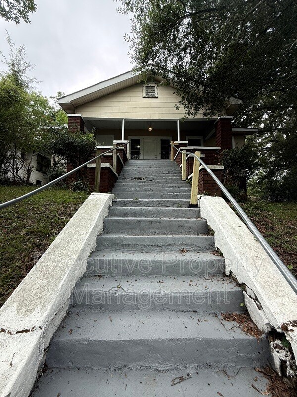 Photo - 3101 17th St W