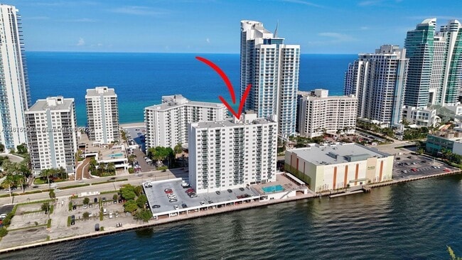 Building Photo - 3000 S Ocean Dr Unit 206 Rental