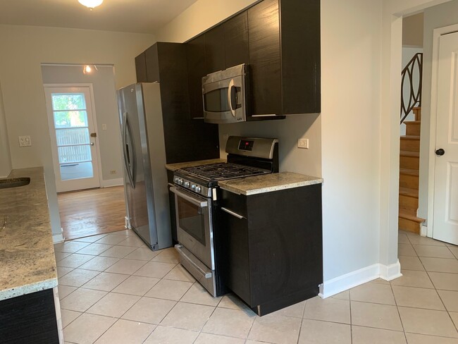 Photo - 811 Hibbard Rd