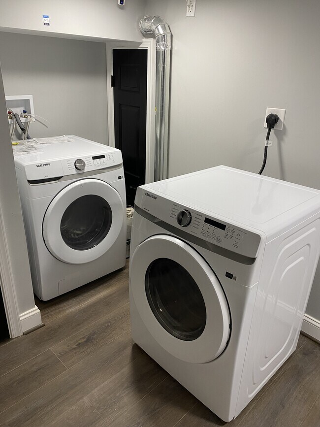 Photo - 3908 Claremont St