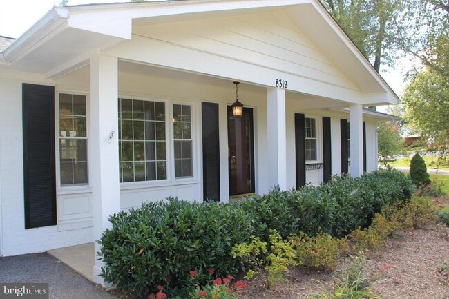 Building Photo - 8319 Sharon Dr