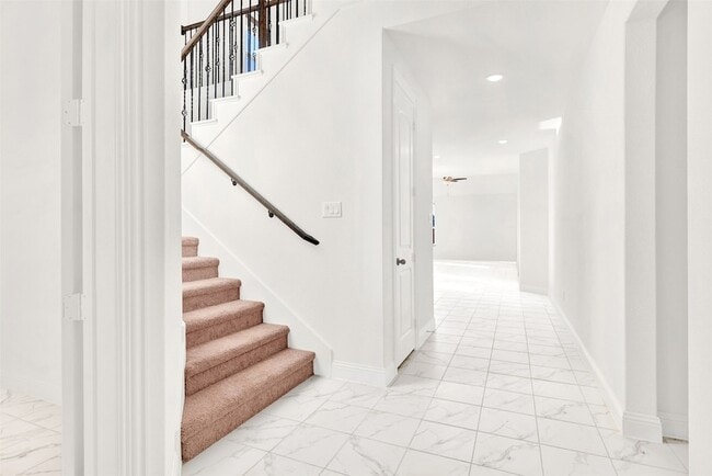 Photo - 2414 Thavie St