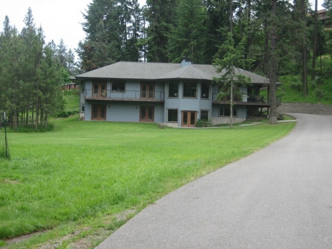 Building Photo - Country Living Close to Downtown CDA!