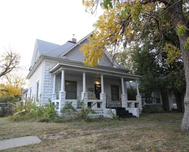 Building Photo - 326 S Oakdale Ave Rental