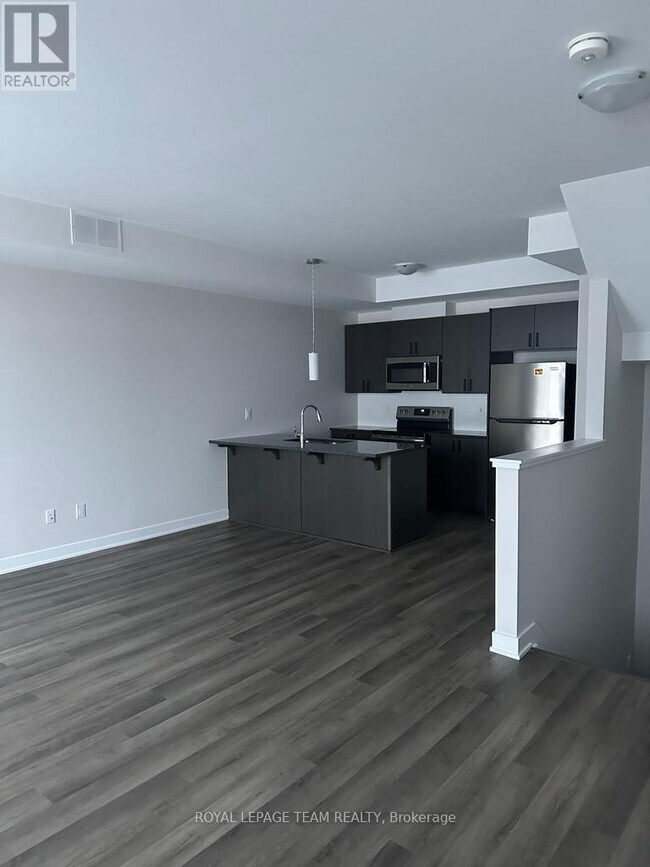 Photo - 537 Lourmarin Private