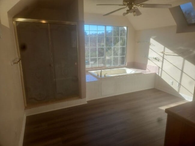 Photo - 520 Margot Ln