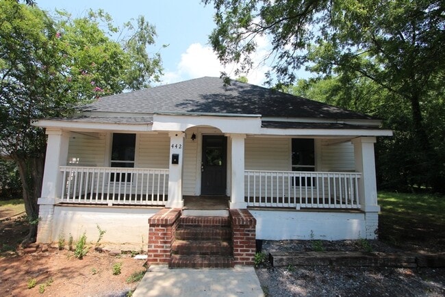 Photo - 442 Hall St