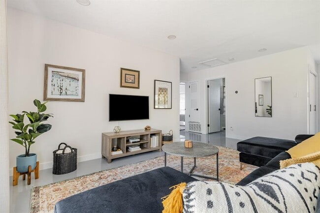 Photo - 2405 Trafalgar Dr