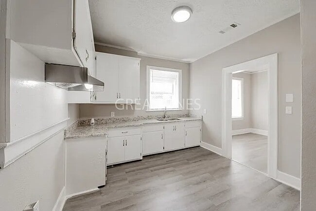 Photo - 840 Terrace Ave
