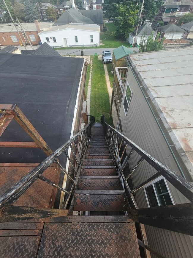 Photo - 652 Pennsylvania Ave Unit 3rd Floor