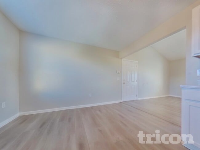 Photo - 98 Pin Oak Ct