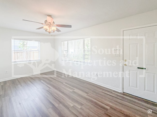 Photo - 520 McKay Ct