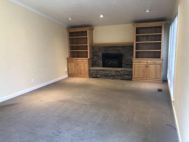 Photo - 420 NW Dack St