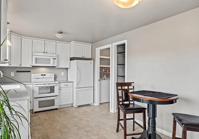 Kitchen - 312 N 18th Ave