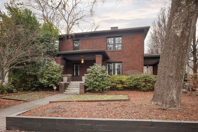 Building Photo - Gorgeous 2/1 Midtown Unit Walking Distance to Piedmont Park & Atlanta BeltLine!