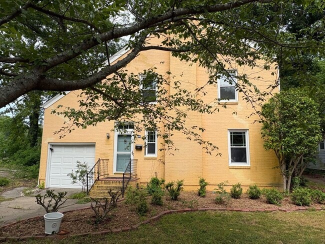 Building Photo - 180 Cherokee Rd
