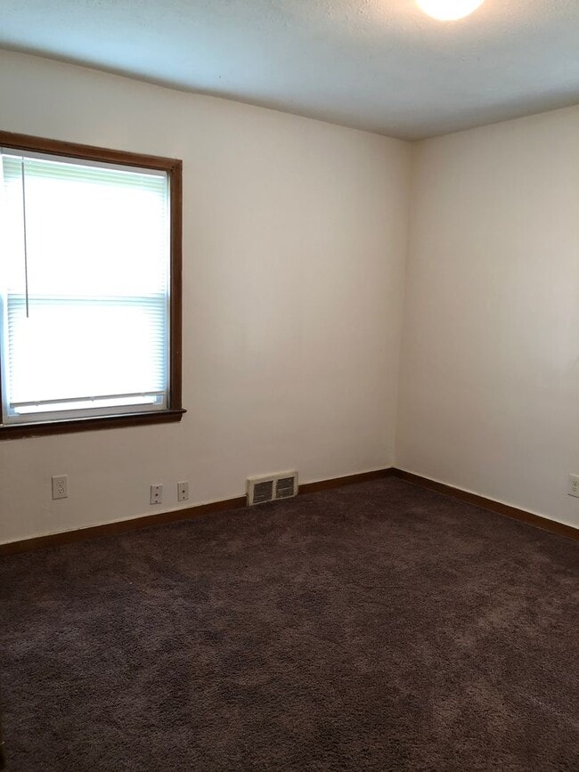 Building Photo - Spacious 2 Bed House!!
