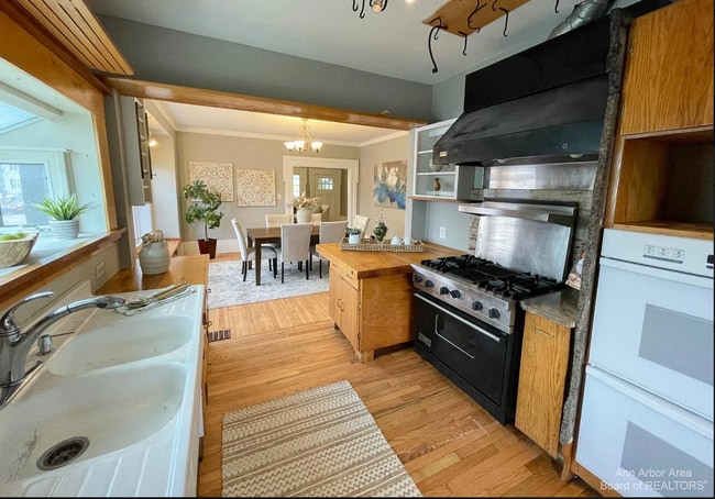 Photo - 1002 Washtenaw Ave