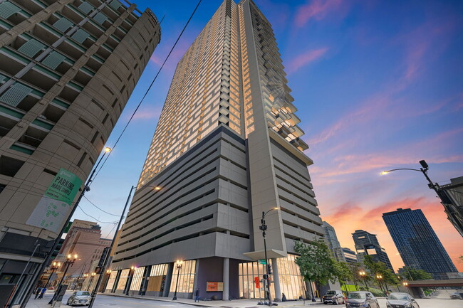 Photo - 235 W Van Buren St Unidad 3606