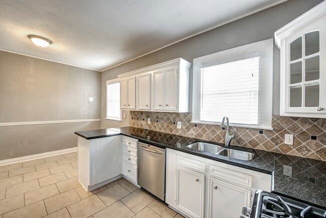 Photo - 1135 Woodland St