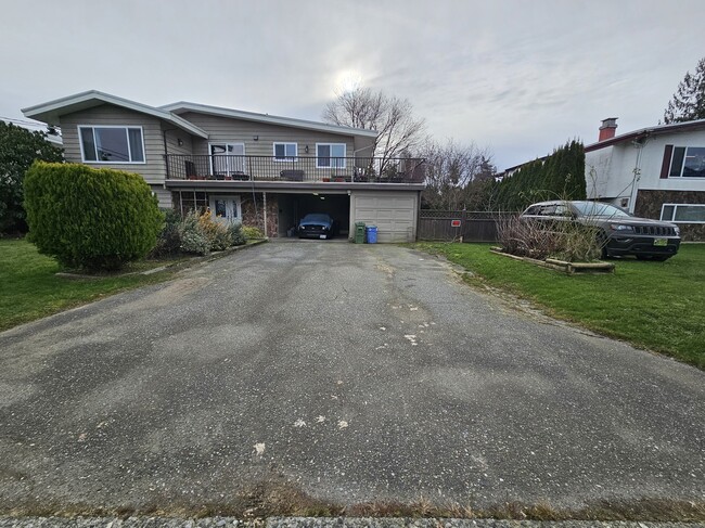 Building Photo - 46084 Clare Ave