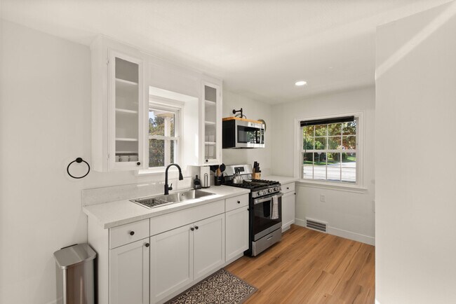 Photo - 611 E 260th St Unidad ID1061076P