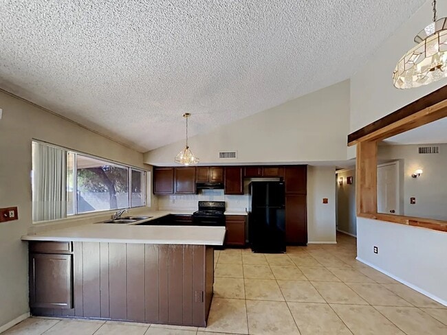 Photo - 3140 W Danbury Dr