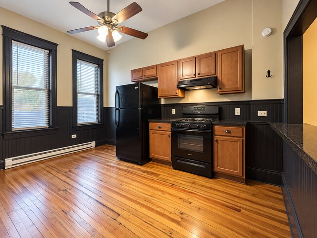 937 University Ave W Unit 4