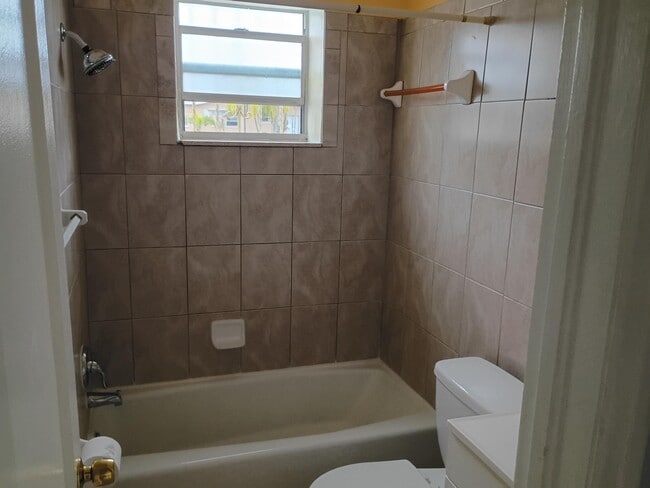 Photo - 2221 Johnson St