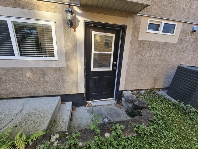 Photo - 5513 Teskey Pl