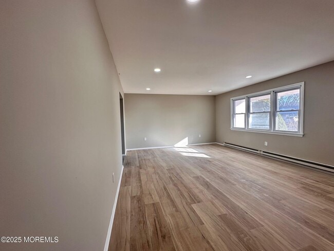 Building Photo - 403 7th St