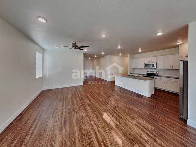Photo - 2703 3340 South St