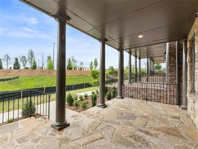 Photo - 355 Chiswick Cir