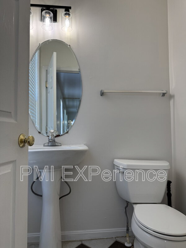 Photo - 4900 Harcourt Rd