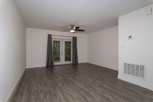 Charming 2BR/2.5BA Townhouse in the Heart of College Park!