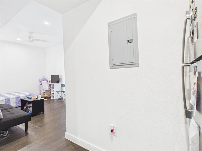 Photo - 1010 W 26th St Unit 203