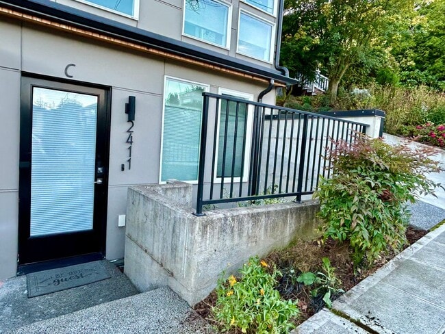 Photo - Magnolia newer 2Bed 2Bath Townhouse with Rooftop Deck