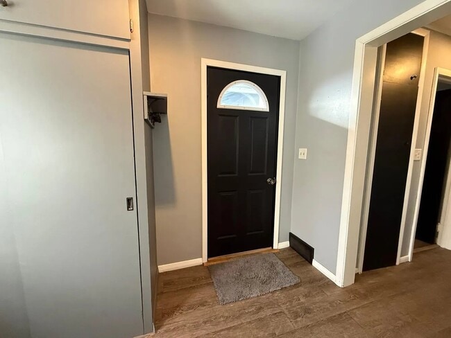 Photo - 240 Kneale Ave N