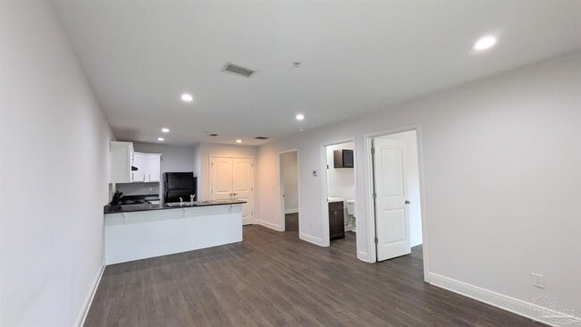 Photo - 313 N Navy Blvd