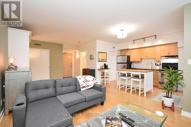 Photo - 1014 Bank St Unit 303