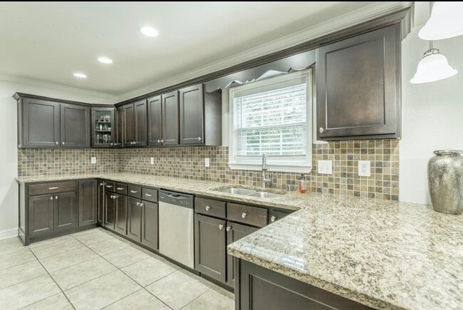Photo - 4800 Maryland Dr