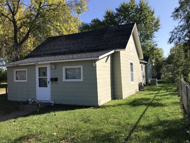 Photo - Available June 1st – 4 Bedroom, 1 Bathroom Single Family Home