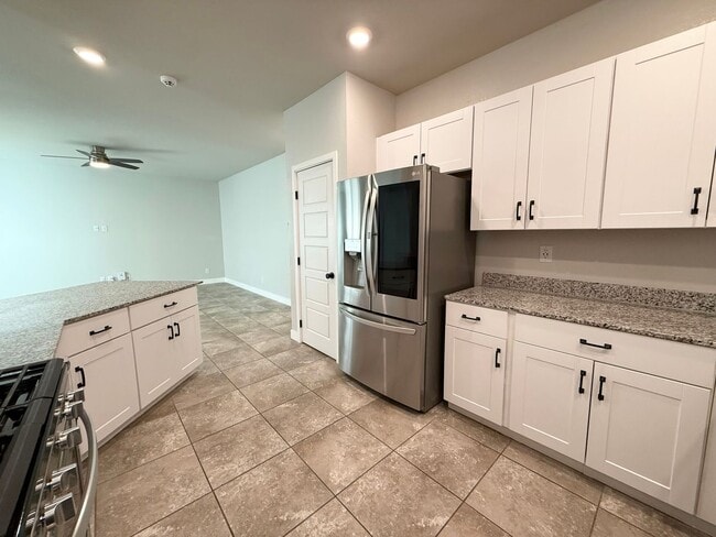 Photo - Modern 4/BD 3/BA Gem in Prime Community with Fresh Updates