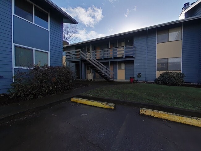 2 Bedroom Apartment ~ Near 9th Street - 2 Bedroom Apartment ~ Near 9th Street Unit 1645 NW Division #1